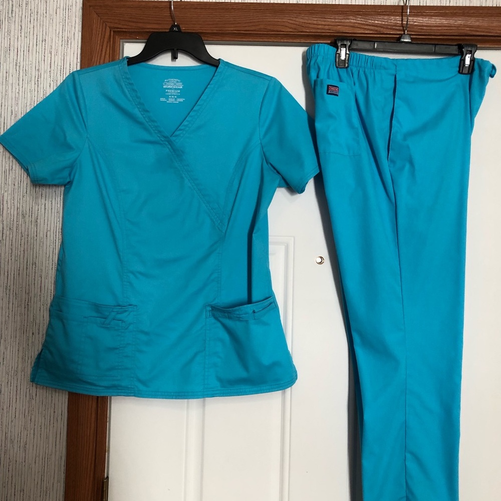 Women’s Nursing Scrubs